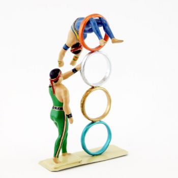acrobate dans les anneaux (les ''cerceaux chinois'')