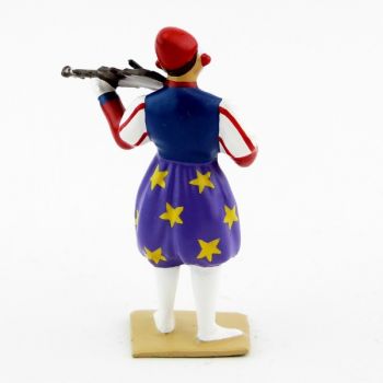 grand clown avec chapeau, jouant du violon