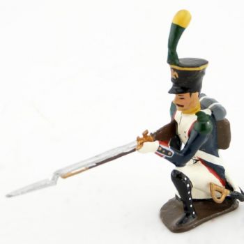 fantassin des voltigeurs du 17&egrave;me r&eacute;giment de ligne &agrave; genou, fusil en joue