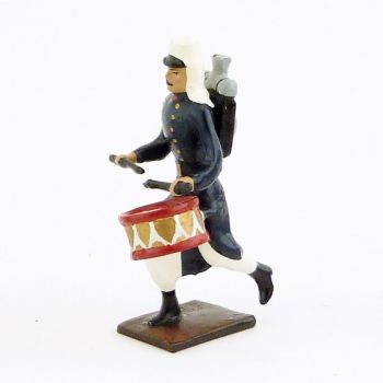 tambour de la l&eacute;gion tenue bleue en capote (Maroc, 1910) &agrave; l'assaut