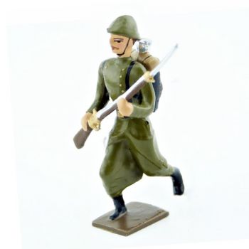 fantassin de l'infanterie de ligne en capote kaki &agrave; l'assaut