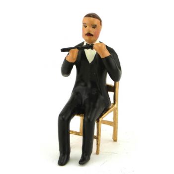 musicien assis jouant de la fl&ucirc;te