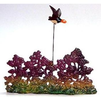 Buisson avec canard en vol