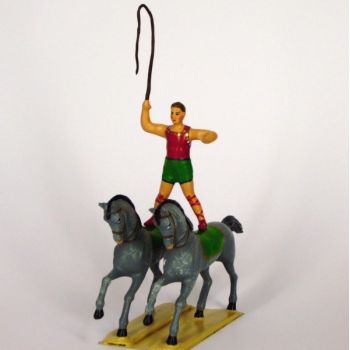 &eacute;cuyer debout sur 2 chevaux, avec fouet