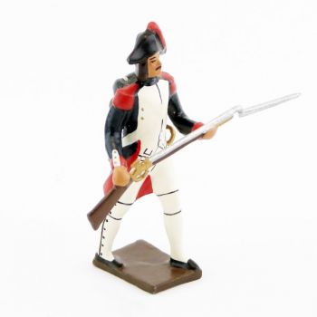 fantassin avan&ccedil;ant, fusil dans les mains