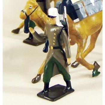 l&eacute;gionnaire en capote, bras lev&eacute; (tirant un dromadaire)