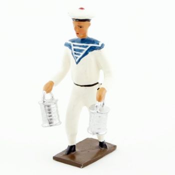 marin portant sacs &agrave; eau