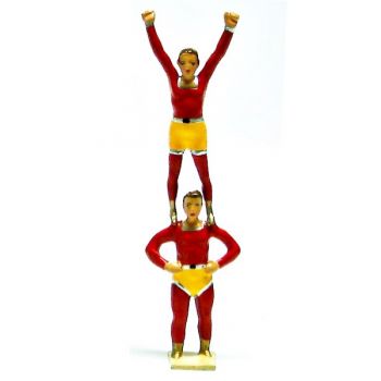 &eacute;quilibriste debout sur les &eacute;paules de l'autre, combinaison rouge et jaune