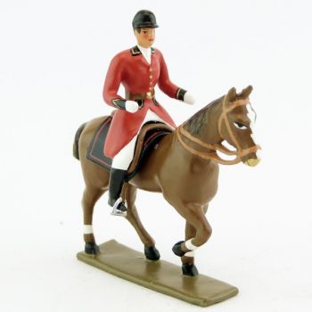 cavalier, redingote rouge, mains nues sur cheval au pas