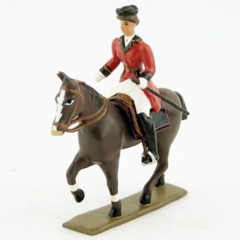 cavali&egrave;re (cravache) sur cheval marron (bai) au pas