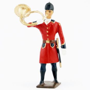 Veneur, veste rouge &agrave; parements noir, sonnant de la trompe (main droite)