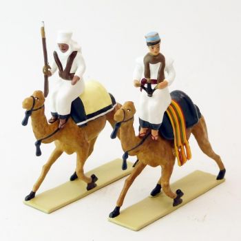 ens. de 2 m&eacute;haristes &agrave; dromadaires (1 off. 1 m&eacute;hariste)