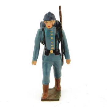 fantassin de l'infanterie de ligne en tunique bleu horizon, fusil en bandoulière