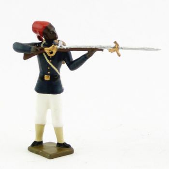 tirailleur s&eacute;n&eacute;galais au feu, fusil en joue