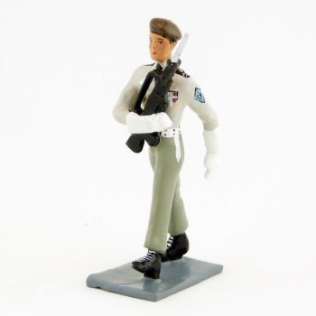 soldat de la garde au drapeau du 2e RH (b&eacute;ret brun)