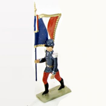 Drapeau de l'Infanterie 1870, tunique bleue et pantalon garance, k&eacute;pi drap&eacute; bleu