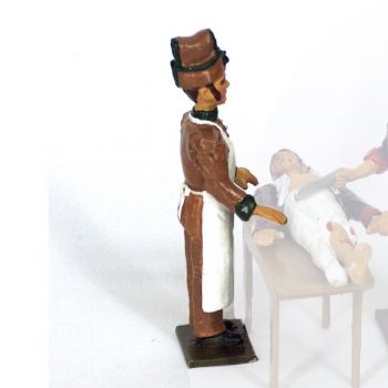 assistant du chirurgien (&laquo; l'H&ocirc;pital de campagne &raquo;)