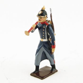 clairon de l'infanterie prussienne capote bleue, casque &agrave; pointe (pickelhaube