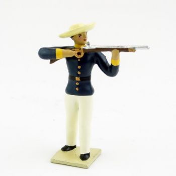 Mexicain, fusil en joue, sombrero paille