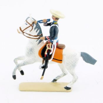 Cavalier mexicain avec trompette sur cheval blanc cabré