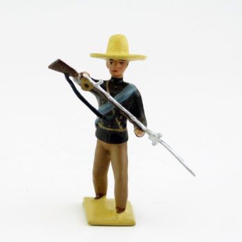 Mexicain pointant son fusil vers le sol