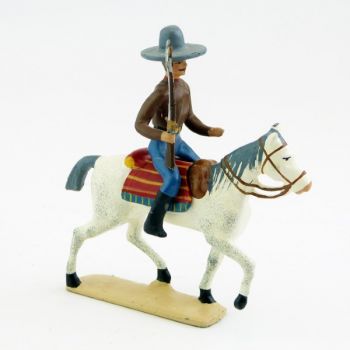 Cavalier mexicain avec fusil sur cheval au pas