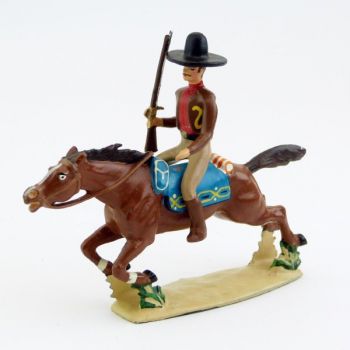 Cavalier avec fusil sur cheval au galop