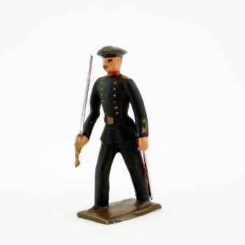 officier des Artilleurs de montagne au d&eacute;fil&eacute;