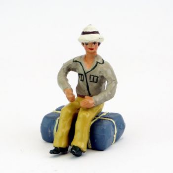 afrikaner assis sur paquetage