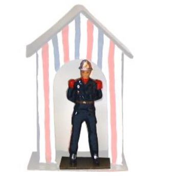 Pompier de garde, bras dans le dos