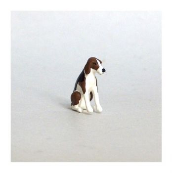 Chien de chasse &agrave; courre (Beagle) assis