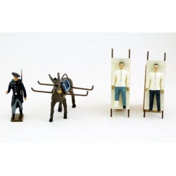 chasseur alpin en bleu tirant mulet avec brancards et deux blessés allongés