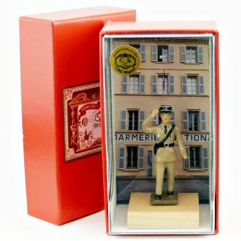 gendarme saluant, tenue sable (gendarme de Saint-Tropez) en coffret de pr&eacute;sentat