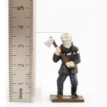 pompier avec hache (collection ''minis'' h.40 mm)