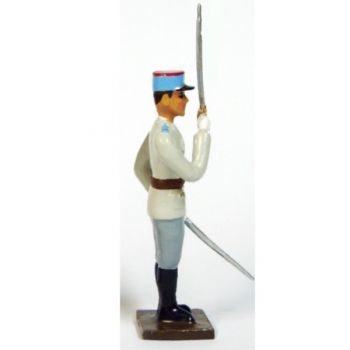 élève de l'EAABC (Saumur) au présenter sabre (garde au drapeau)