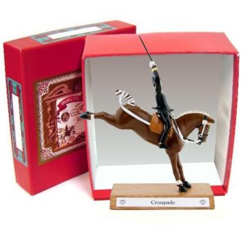 Grand cavalier du Cadre Noir &laquo; Croupade &raquo; en coffret carton rouge