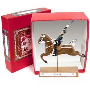 Grand cavalier du Cadre Noir « Cabriole » en coffret carton rouge