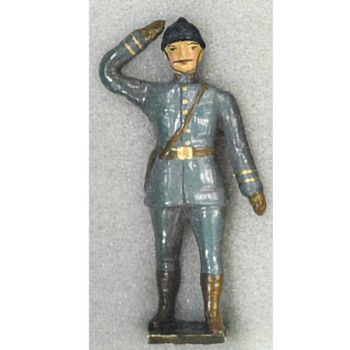 Officier, tunique B.H. et casque Adrian, saluant