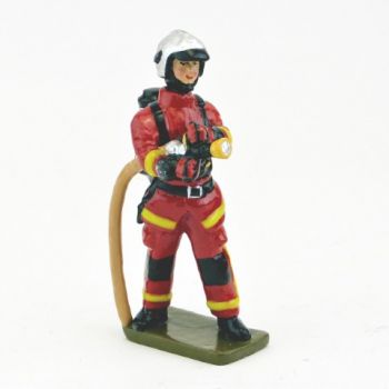 Sapeur-pompier de la BSPP porte-lance, tenue rouge (2017)