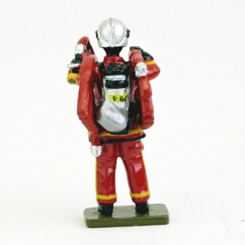 Sapeur-pompier de la BSPP avec ligne d'attaque, tenue rouge (2017)