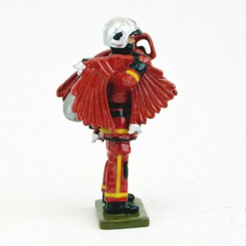 Sapeur-pompier de la BSPP avec ligne d'attaque, tenue rouge (2017)