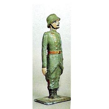 prisonnier prussien, casque acier, bras le long du corps