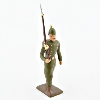 fantassin de l'infanterie prussienne en capote reseda (kaki), casque &agrave; pointe (p