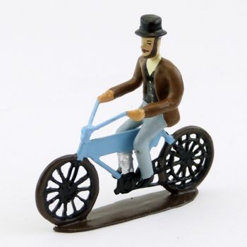 Homme civil &agrave; motocyclette