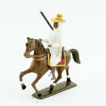 Goumier à cheval cape blanche et chapeau de paille