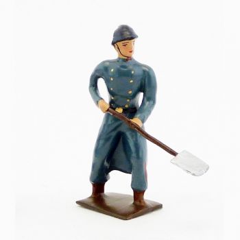 Sapeur du génie (sapeur télégraphiste), capote B.H., avec pelle dans le sol