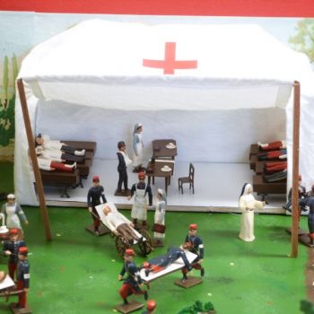 très grand diorama « les Manœuvres du Service de Santé »