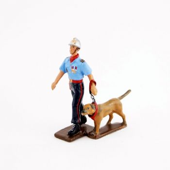 pompier ma&icirc;tre-chien des Sapeurs-Pompiers de Paris