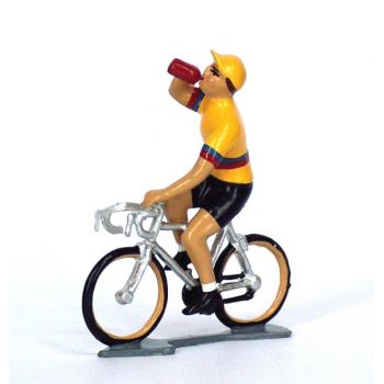 Maillot Colombien buvant &agrave; la gourde