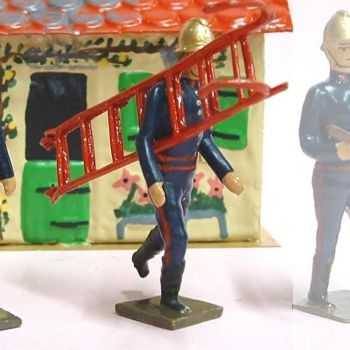 pompier courant avec &eacute;chelle